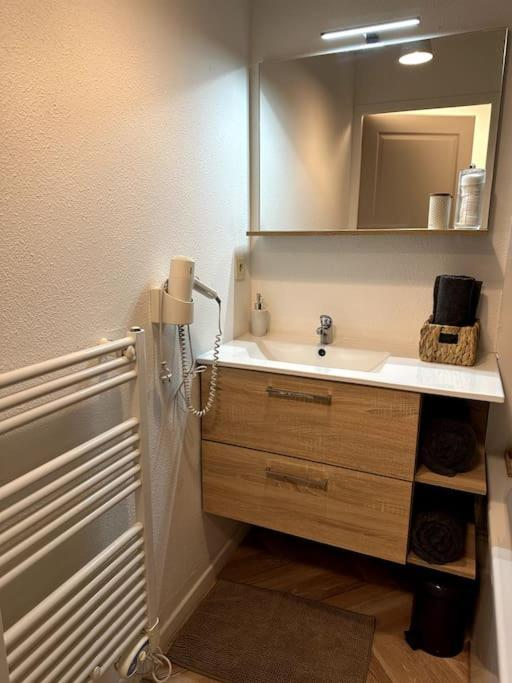 Appartement Cosy Avec Balcon Et Piscine Besançon Eksteriør bilde